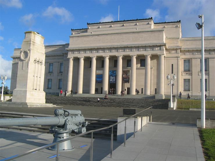 Pete has a day off & gets as far as here - Auckland War Memorial Museum